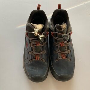 VGUC Keen Trail Shoes - Size 5